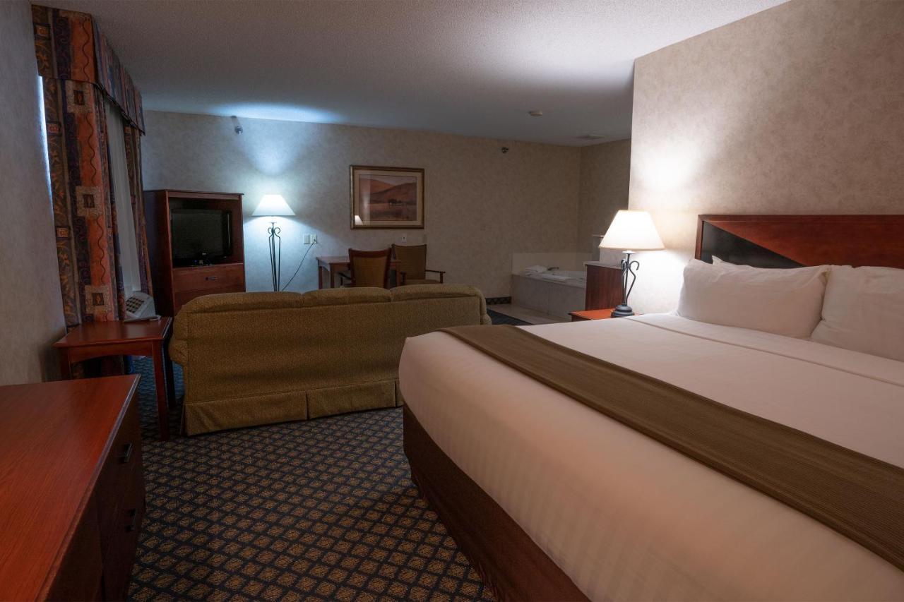 Miles City Hotel & Suites Екстер'єр фото