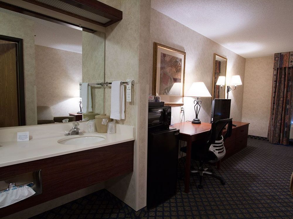Miles City Hotel & Suites Екстер'єр фото